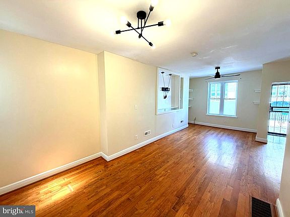 4th image of 2122 McClellan St