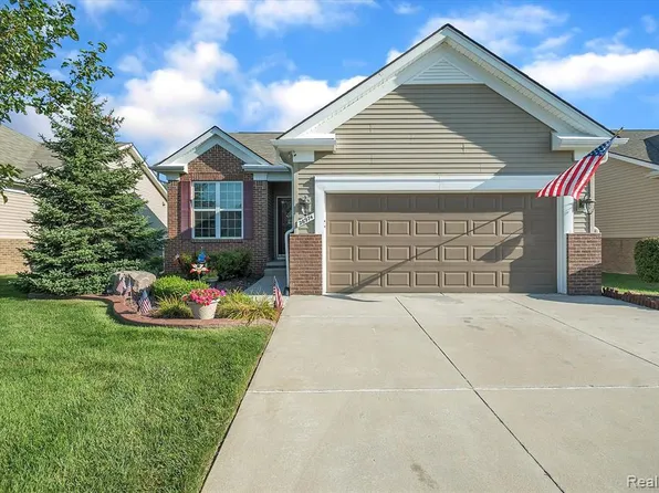 26974 Rock Lake Ct, Brownstown, MI 48134