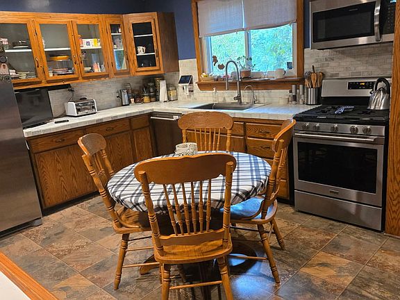 3rd image of 3960 N Union Rd