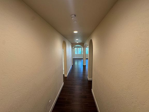 5th image of 2118 N Silvervale Ct