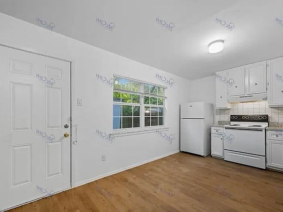 3rd image of 616 Moore St APT C