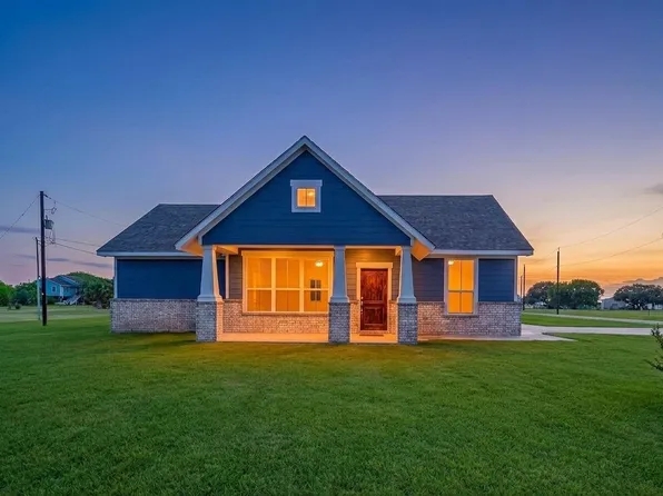 497 Arrowhead Dr, Palacios, TX 77465