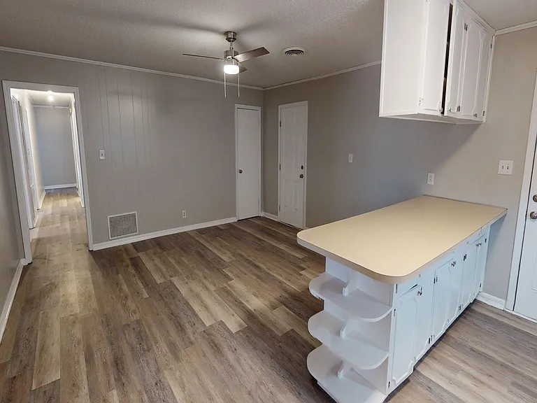 2716 Forsyth Ln — Photo 12