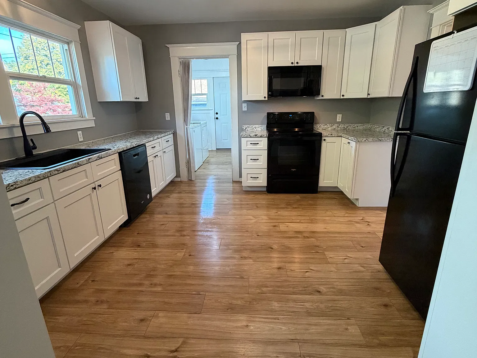 3 bed, 2288 sqft, $1,700 — Photo 4