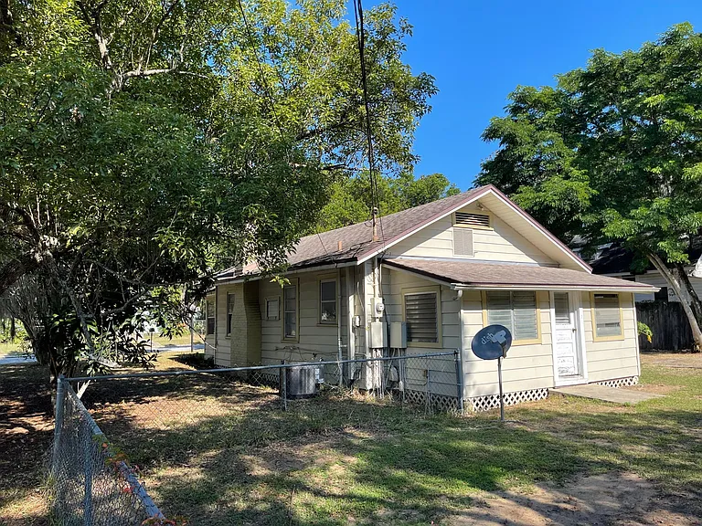 104 E Taylor Ave — Photo 2