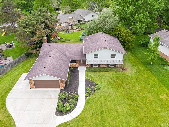 3rd image of 979 Hyde Park Dr
