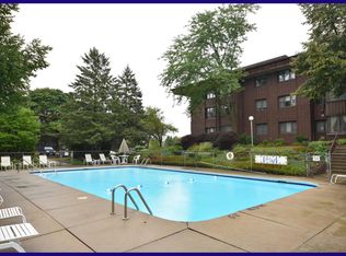 N85W15650 Ridge Rd, Menomonee Falls, WI 53051