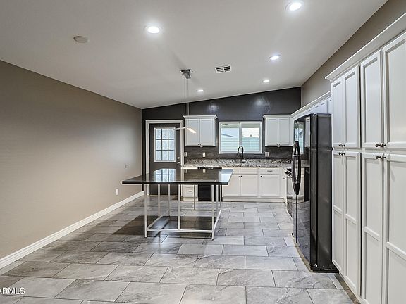 5th image of 1549 W Denton Ln