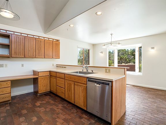 4th image of 770 Coyote Ridge Rd