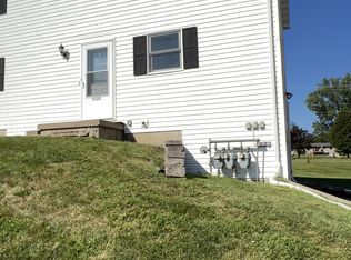2215 Sunnyslope Dr #3, Dubuque, IA 52002