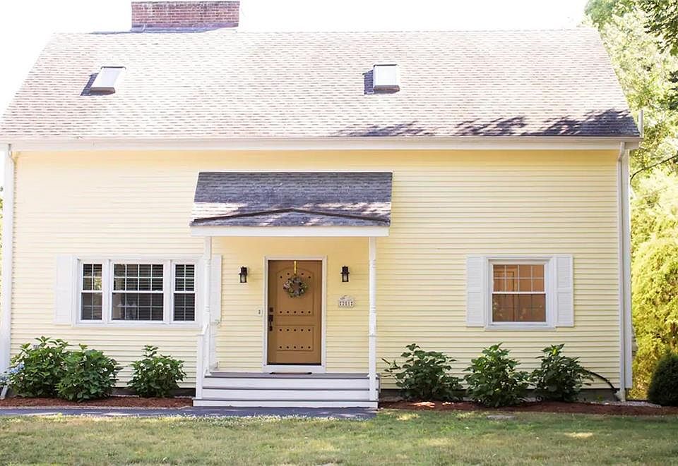 1st image of 251 Narragansett Ave E