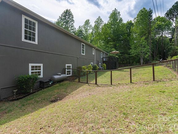 4th image of 3860 Landrum Rd