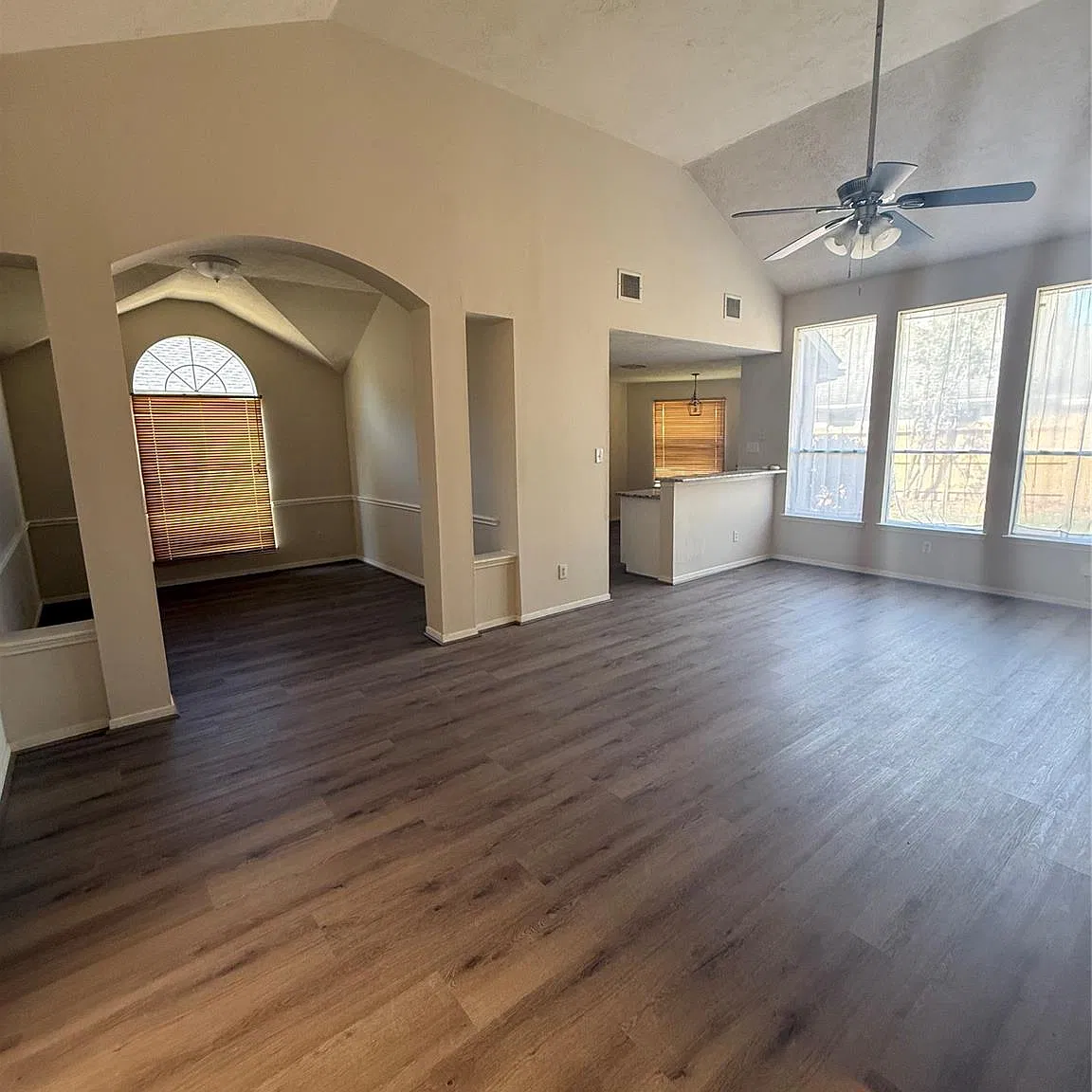 4 bed, 2.0 bath, 1892 sqft, $2,145 — Photo 3