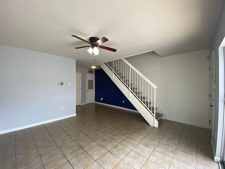 454 W Parker Blvd #B9 — Photo 3