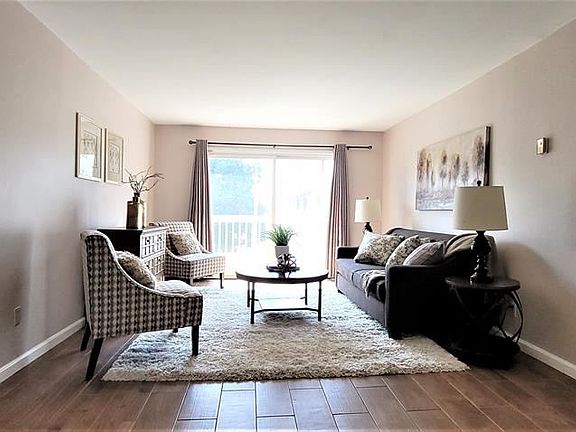 3rd image of 2445 Torquay Ave APT 211