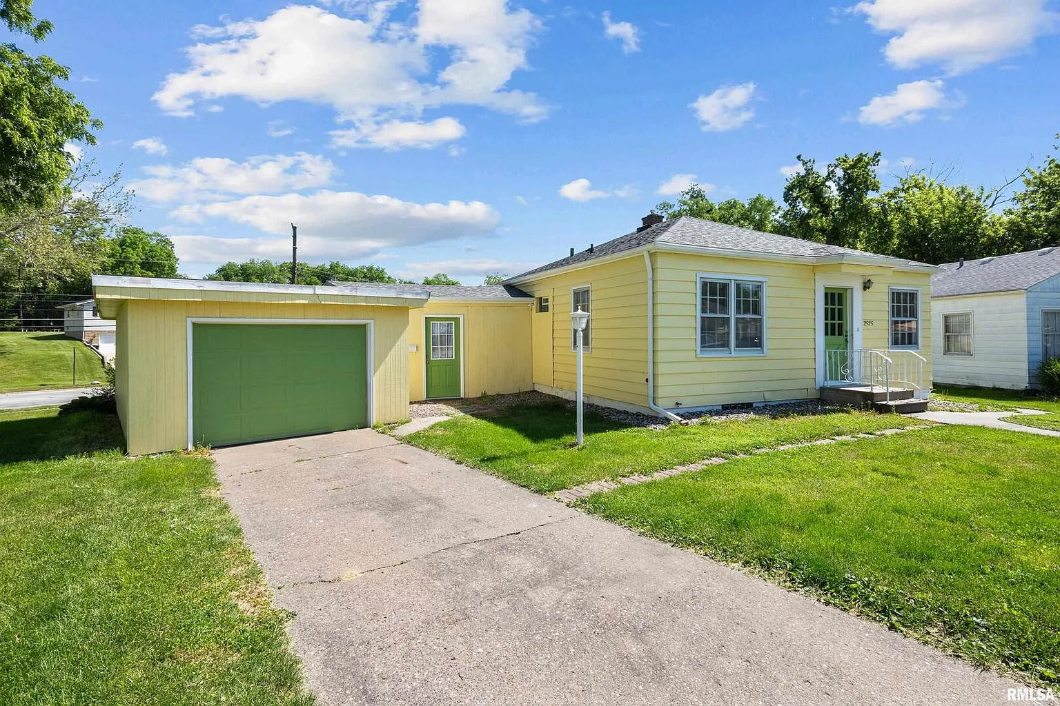2525 32nd Ave photo 1