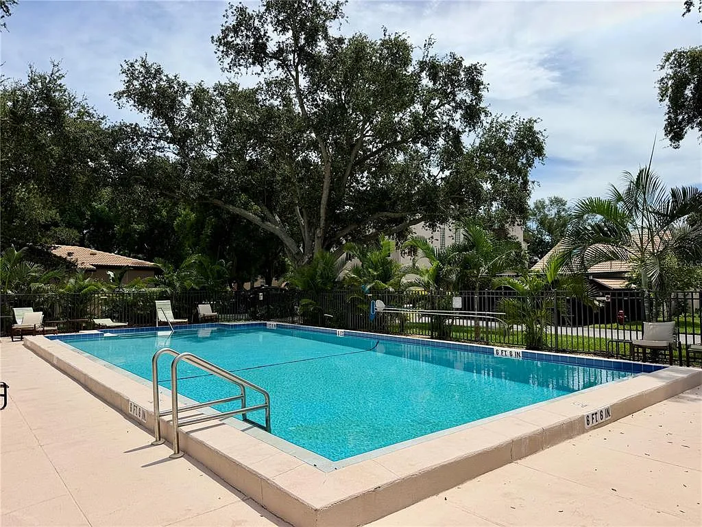2 bed, 1.5 bath, 940 sqft, $2,195 — Photo 3
