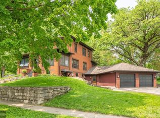 1010 1st Ave N, Clear Lake, IA 50428