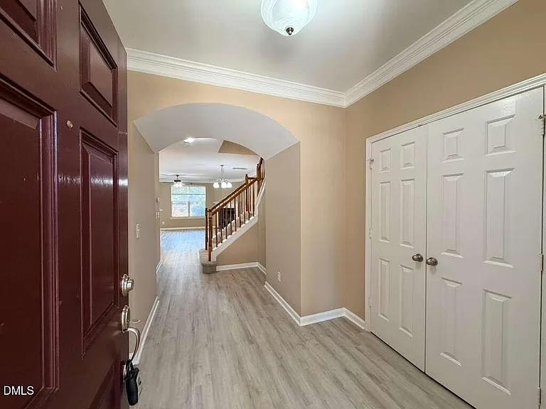 1061 Remington Oaks Cir — Photo 4
