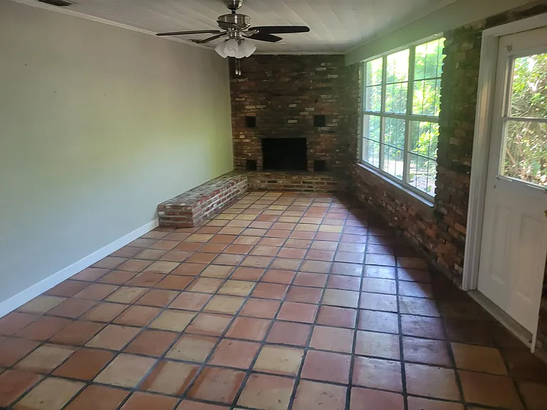502 Suwanee Cir — Photo 6