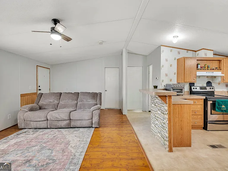 1093 Timber Landing Rd — Photo 5