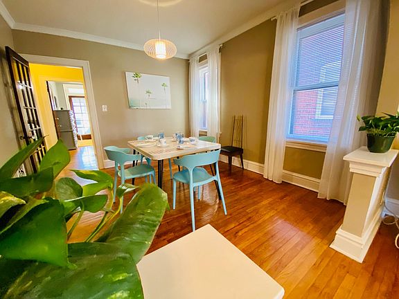 3rd image of 5042 Winona Ave #1F