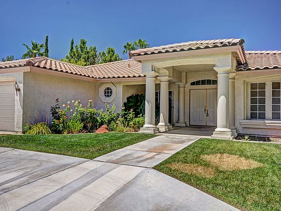 2nd image of 9908 Robin Oaks Dr