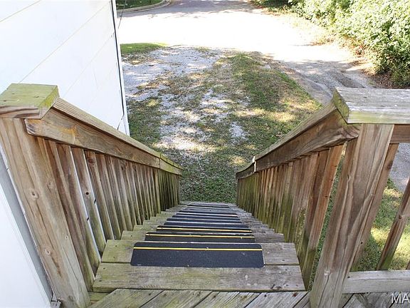 4th image of 711 Lampert St