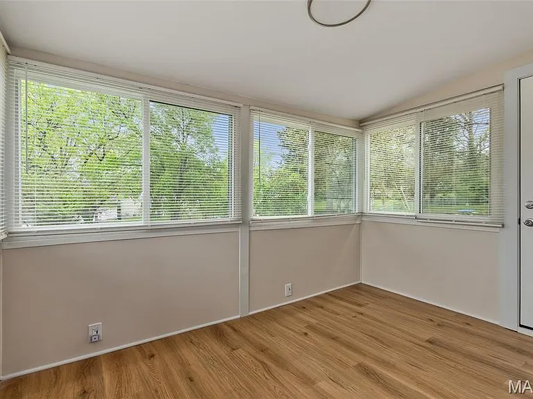 637 Karess Dr — Photo 12