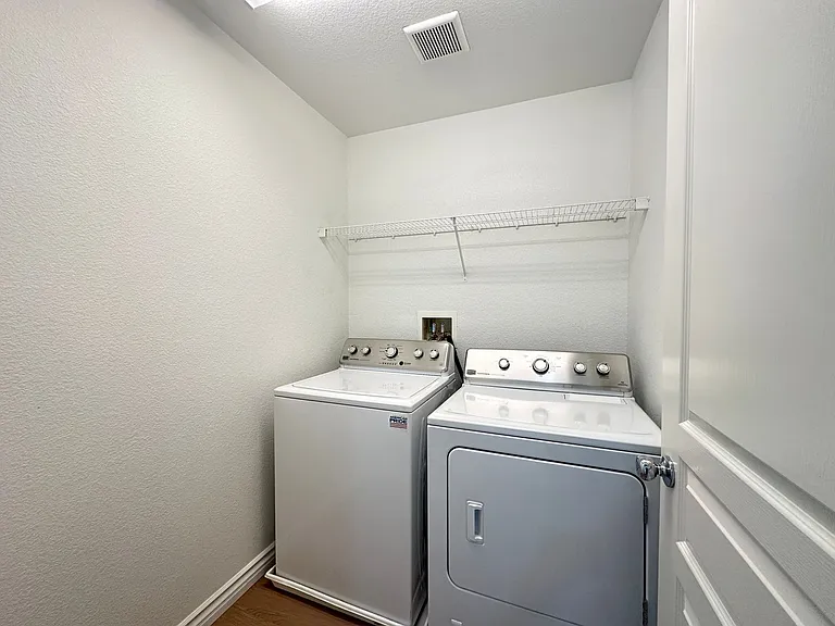 4859 Golden Shimmer Ave — Photo 16