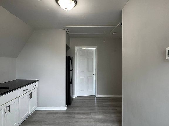 3rd image of 129 Hobson St Floor 3