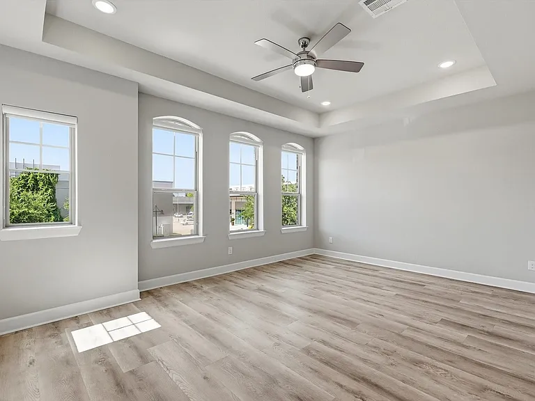 Remote control blinds, ceiling fan, trayed ceiling