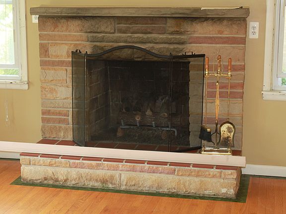 5th image of 1654 Bridge St NW