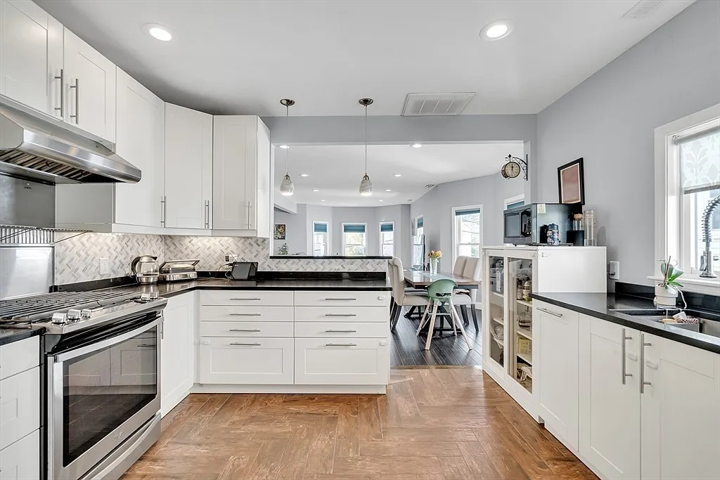 4 bed, 1910 sqft, $4,700 — Photo 4