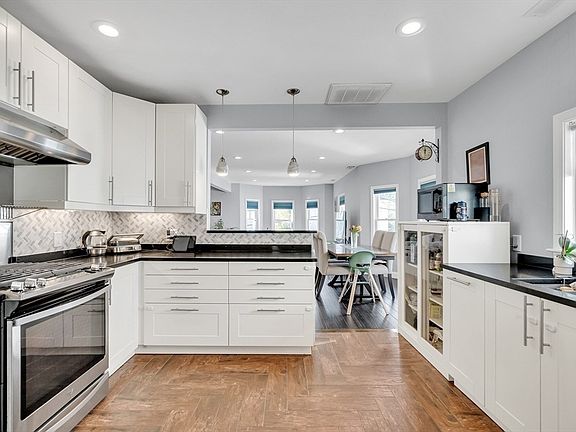 4th image of 11 Lexington St #11