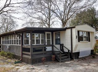 682 Landing Dr, Hampstead, NC 28443