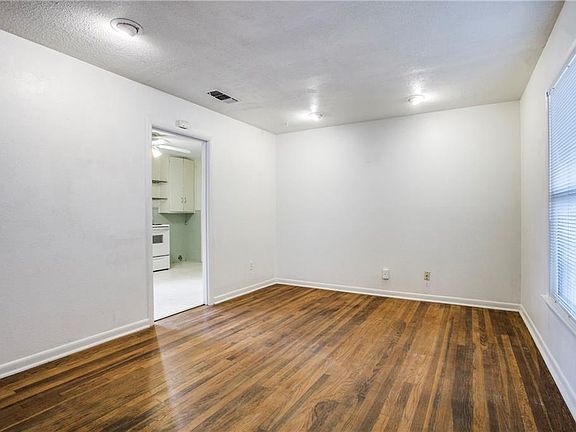 2nd image of 1312 Paxton Ave