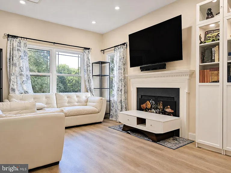 72 Harvard Cir — Photo 6