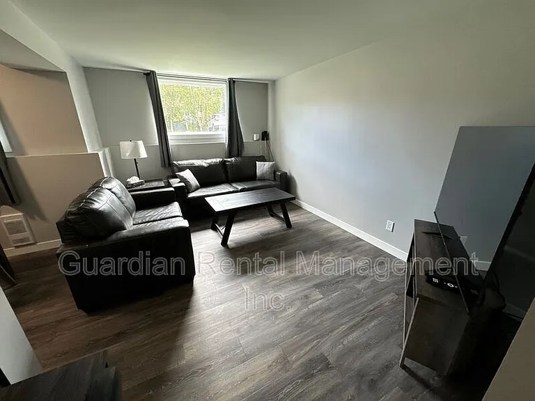 117 Centennial Dr #4 — Photo 2