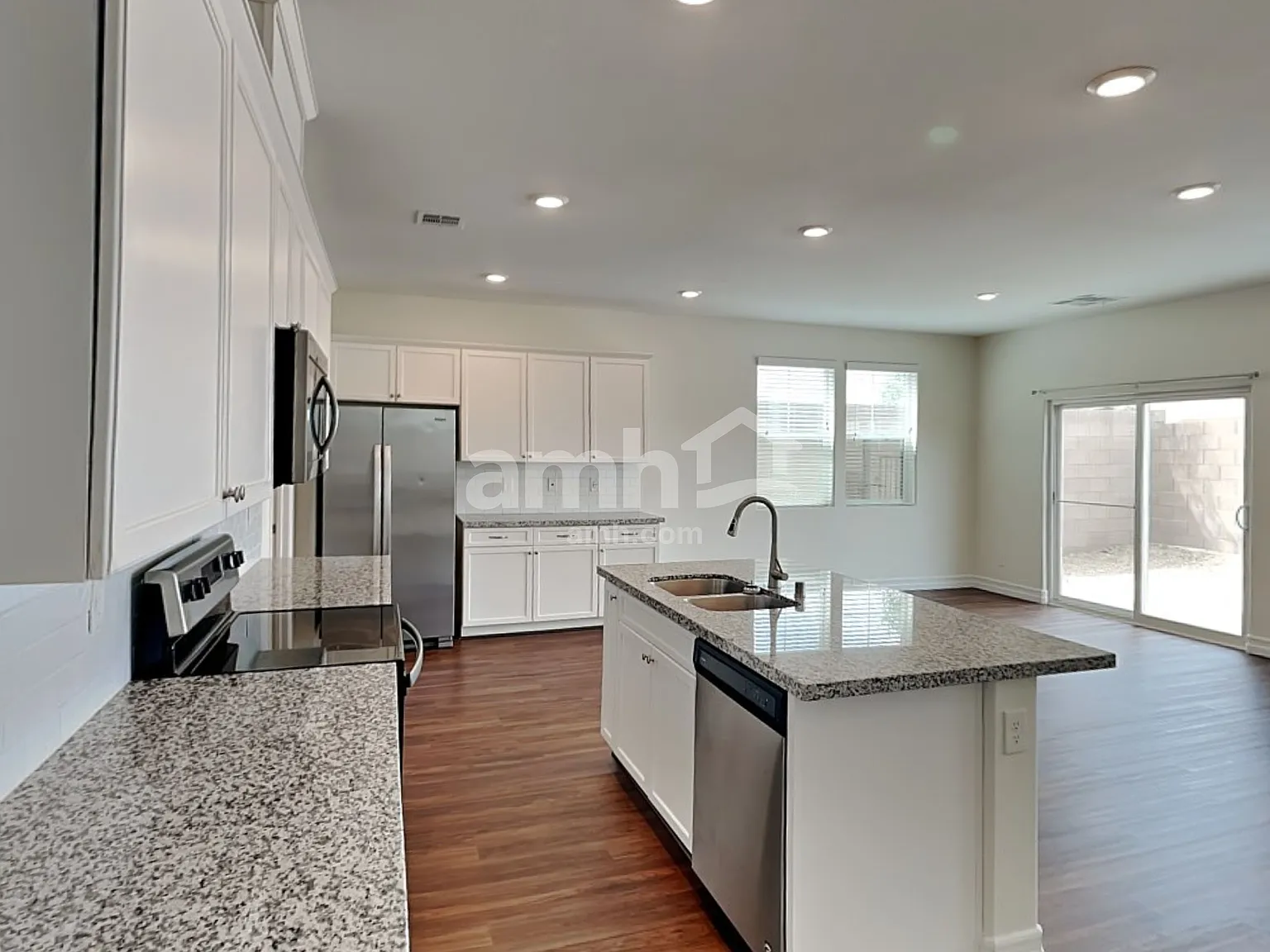 4 bed, 3.5 bath, 2113 sqft, $2,460 — Photo 4