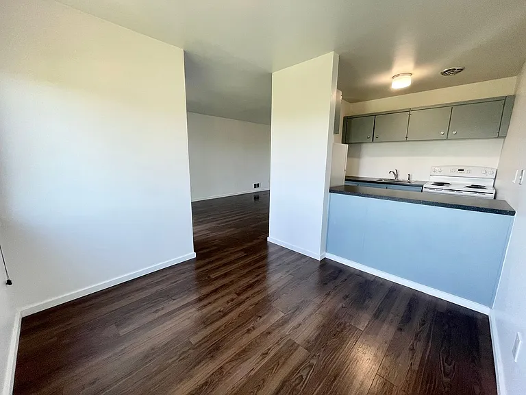 Bayview Apartments — Photo 76