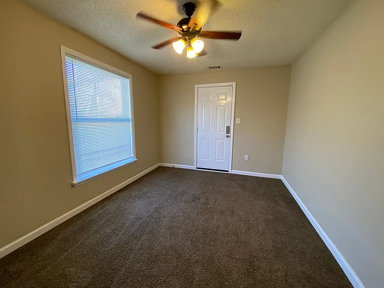 2311 S Park St — Photo 11