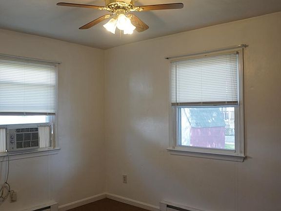 4th image of 436 Woodview Ave #B