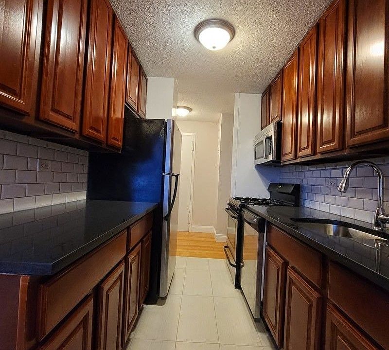 2nd image of 341 10th St APT 3D