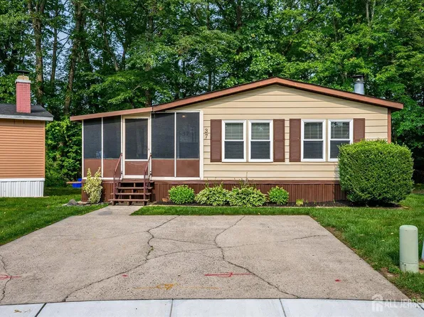 37 Whitman Rd, North Brunswick, NJ 08902