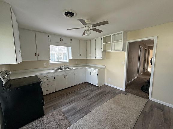 3rd image of 121 Dunn St