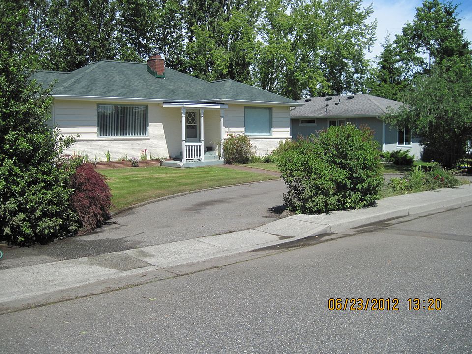2nd image of 920 Cedar St