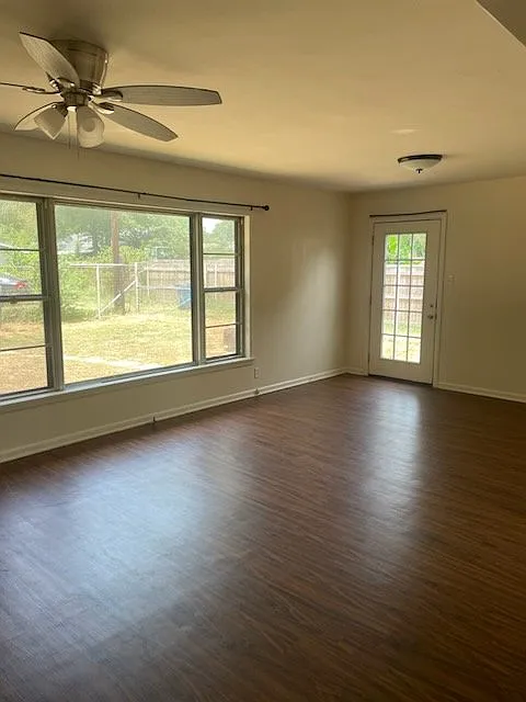 3 bed, 2164 sqft, $1,500 — Photo 3