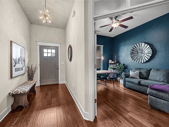 3rd image of 407 Tartaglia Ave