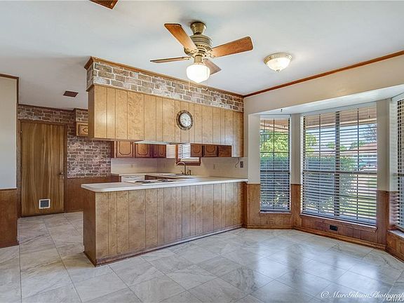 4th image of 408 Post Oak St